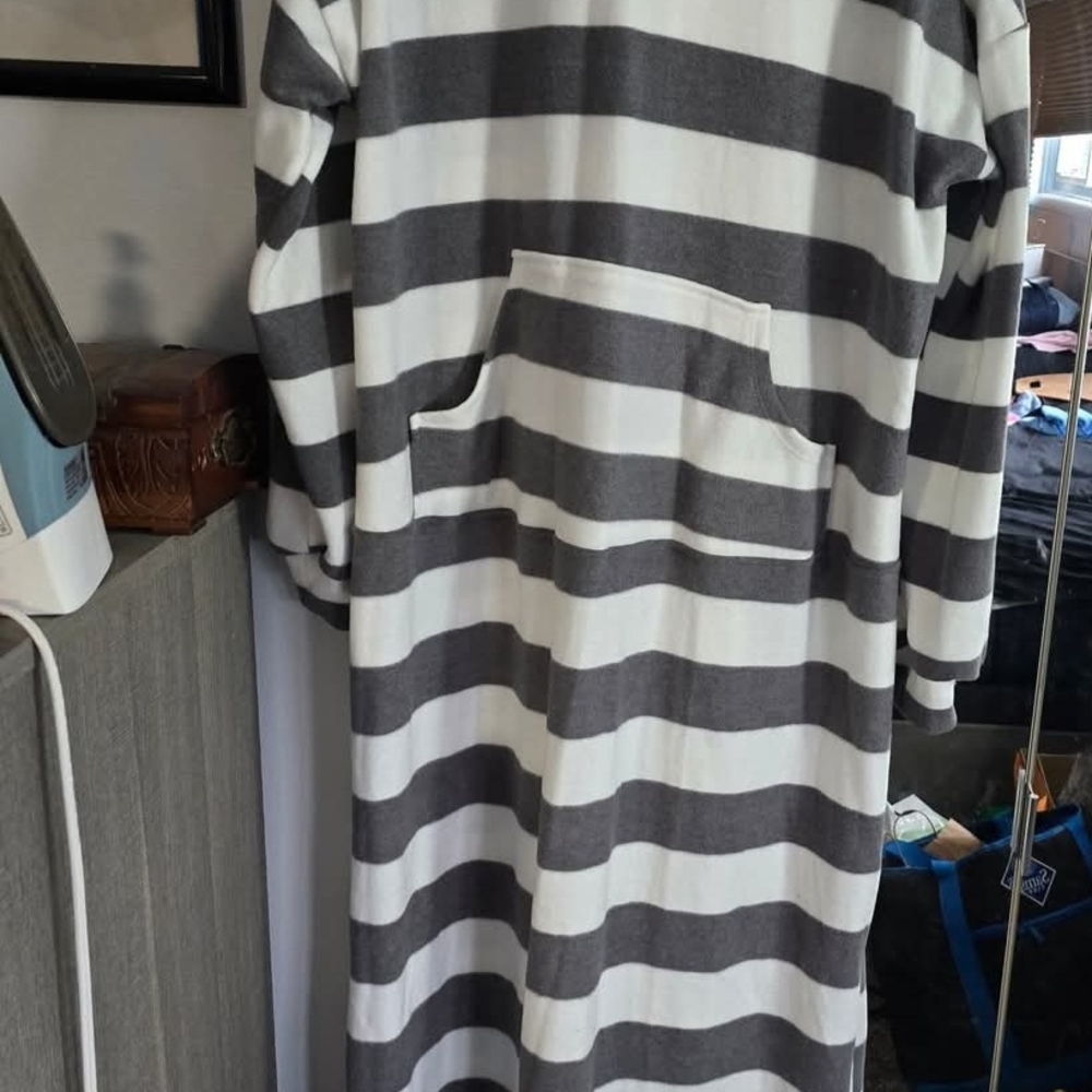 Fashion Nova Gray and White Maxi Dress